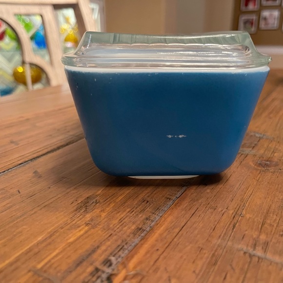 Pyrex Refrigerator Blue Dish with lid - Picture 3 of 6